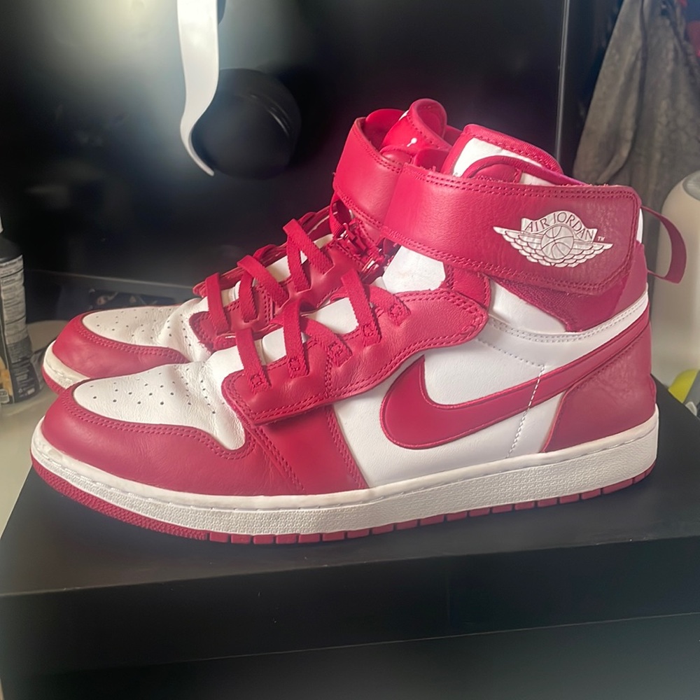 Air Jordan 1 HI FLYEASE